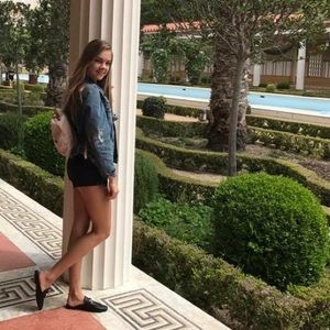 Meet your Posher, Julia